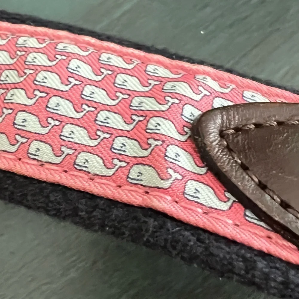 Vineyard Vines Pink Whale logo leather men’s belt 28